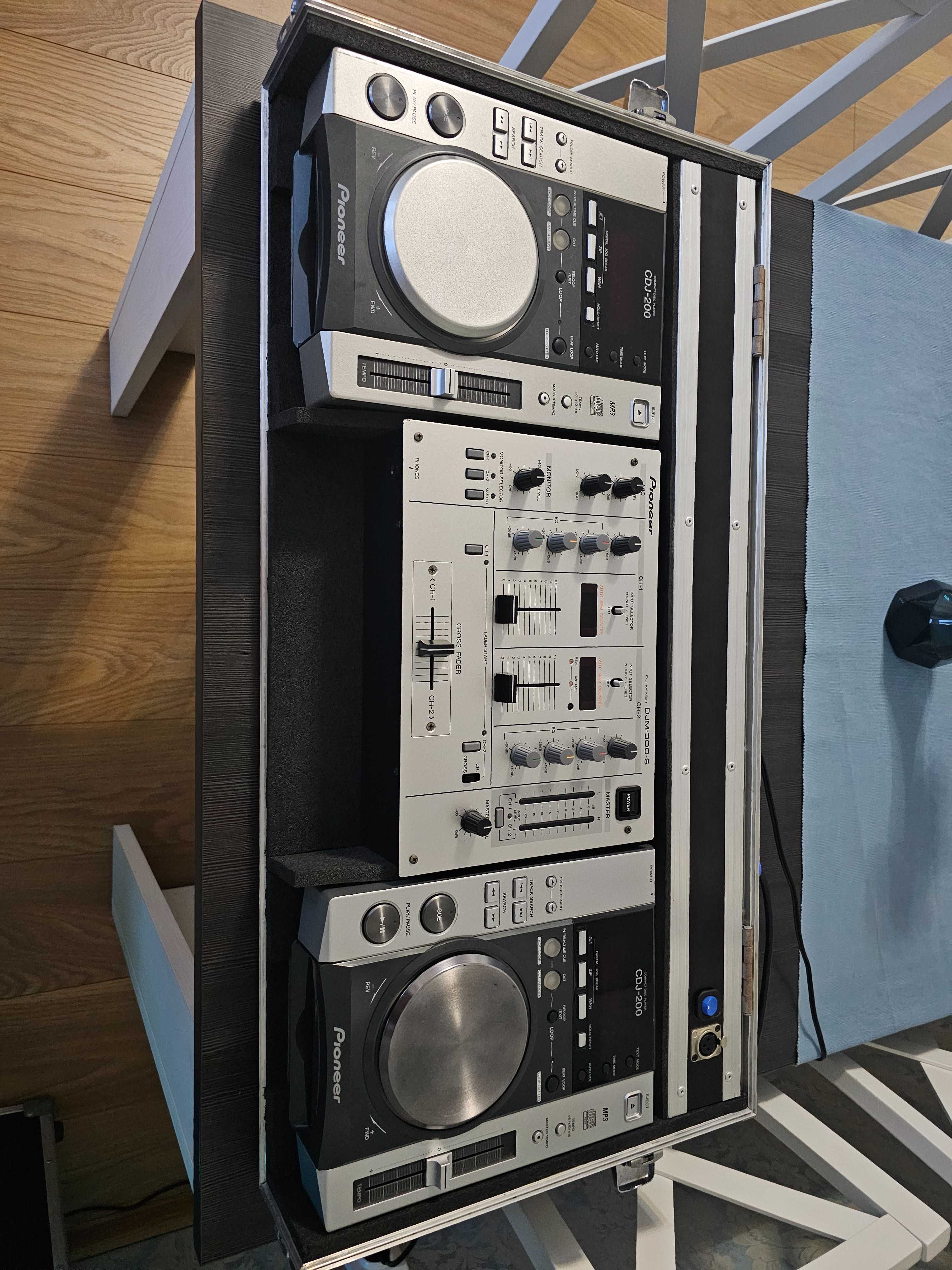 Pioneer DJM 300 + CDJ 200 x 2 + case!
