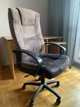 Biurko z fotelem obrotowym regulowanym