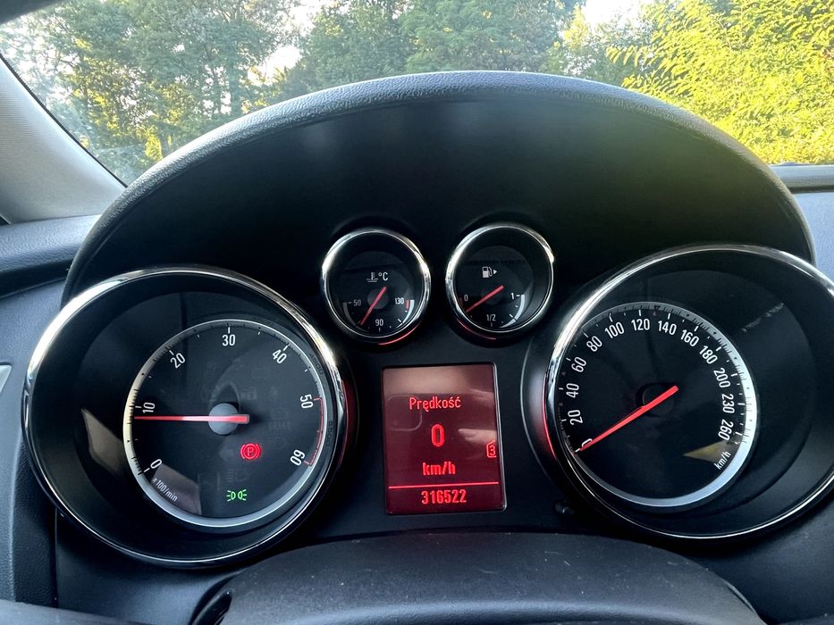 OPEL ASTRA J 2010 rok