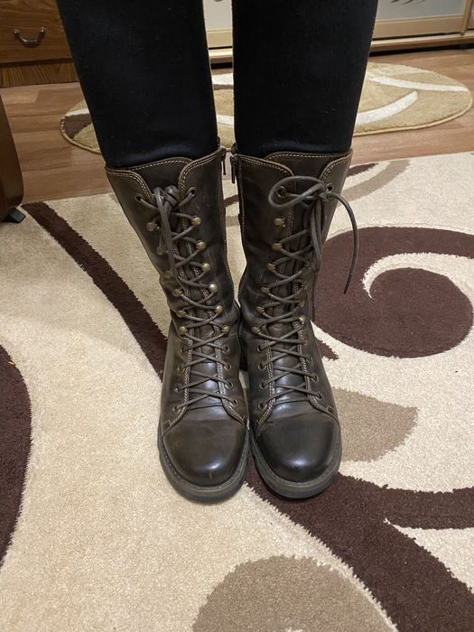 Чобітки ботильйони Fly London.