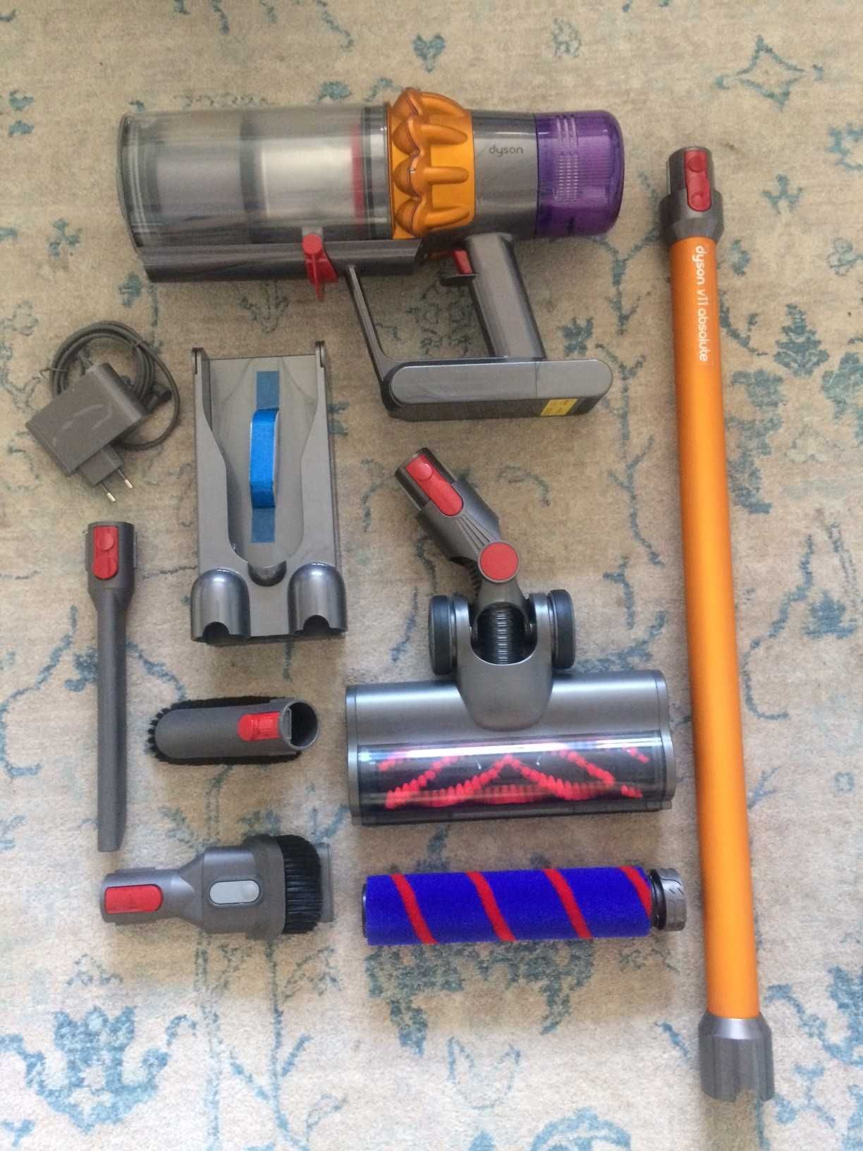 Odkurzacz Dyson V11 / SV14 - bardzo dobry stan .