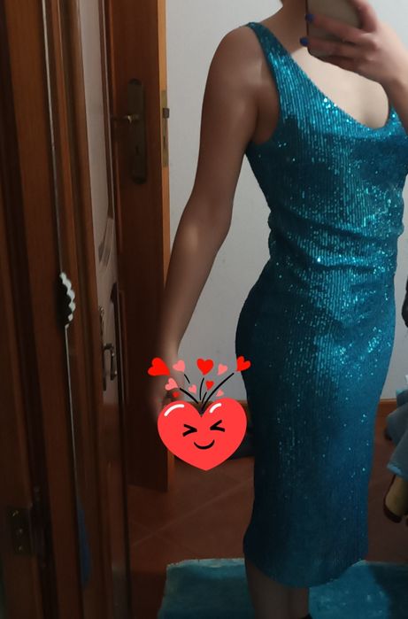 Vestido azul brilhante