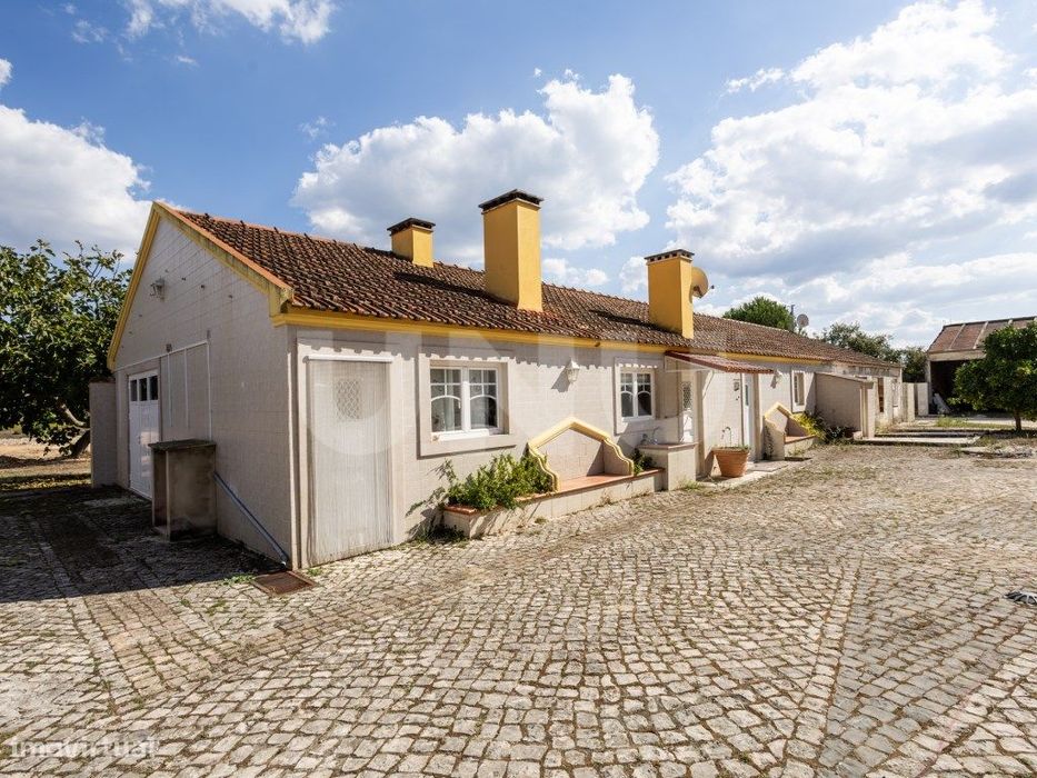 Moradia T3 rústica c/ anexo T1 remodelado, para venda, Turquel- Alc...