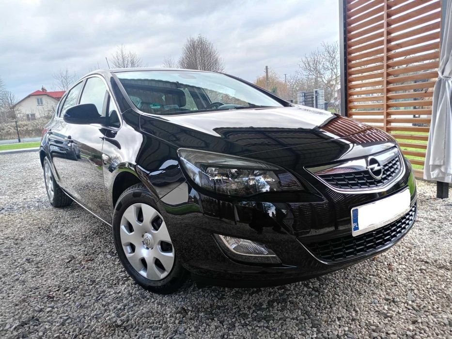 Opel Astra J, Rok 2010, z Gazem, jeden wł, w PL, Doinwestowana,