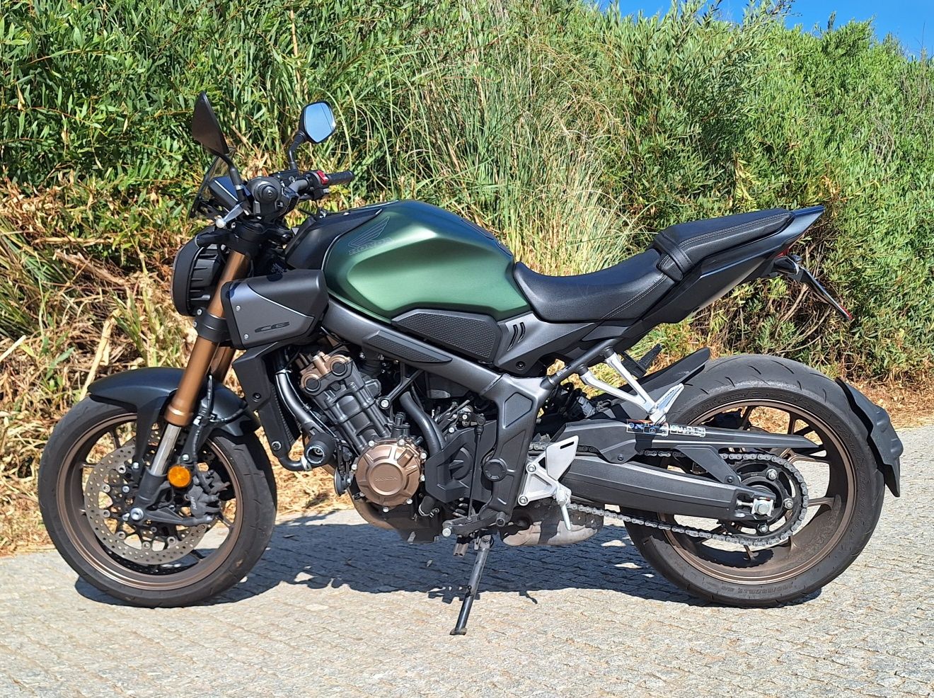 Honda CB650R 2024 (sem E-Clutch)