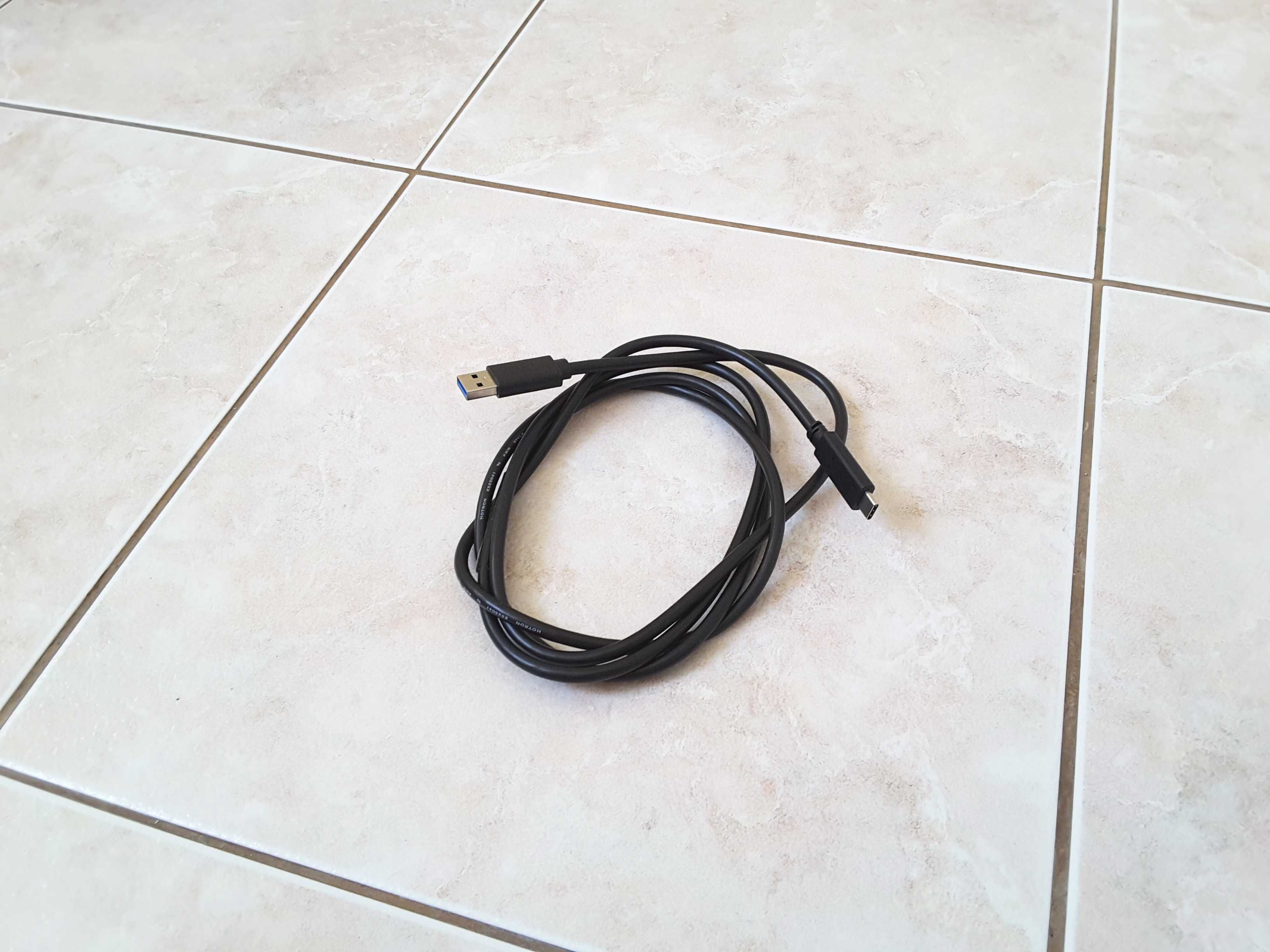 Kabel  USB C  do ładowania i przesyłu danych  długość 180 cm