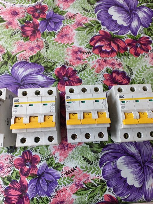 Реле напруги rnpp-311m,  автоматичні вимикачі с63, с40