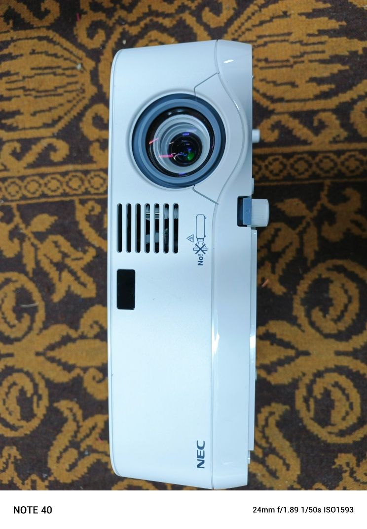 Projektor NEC np510
