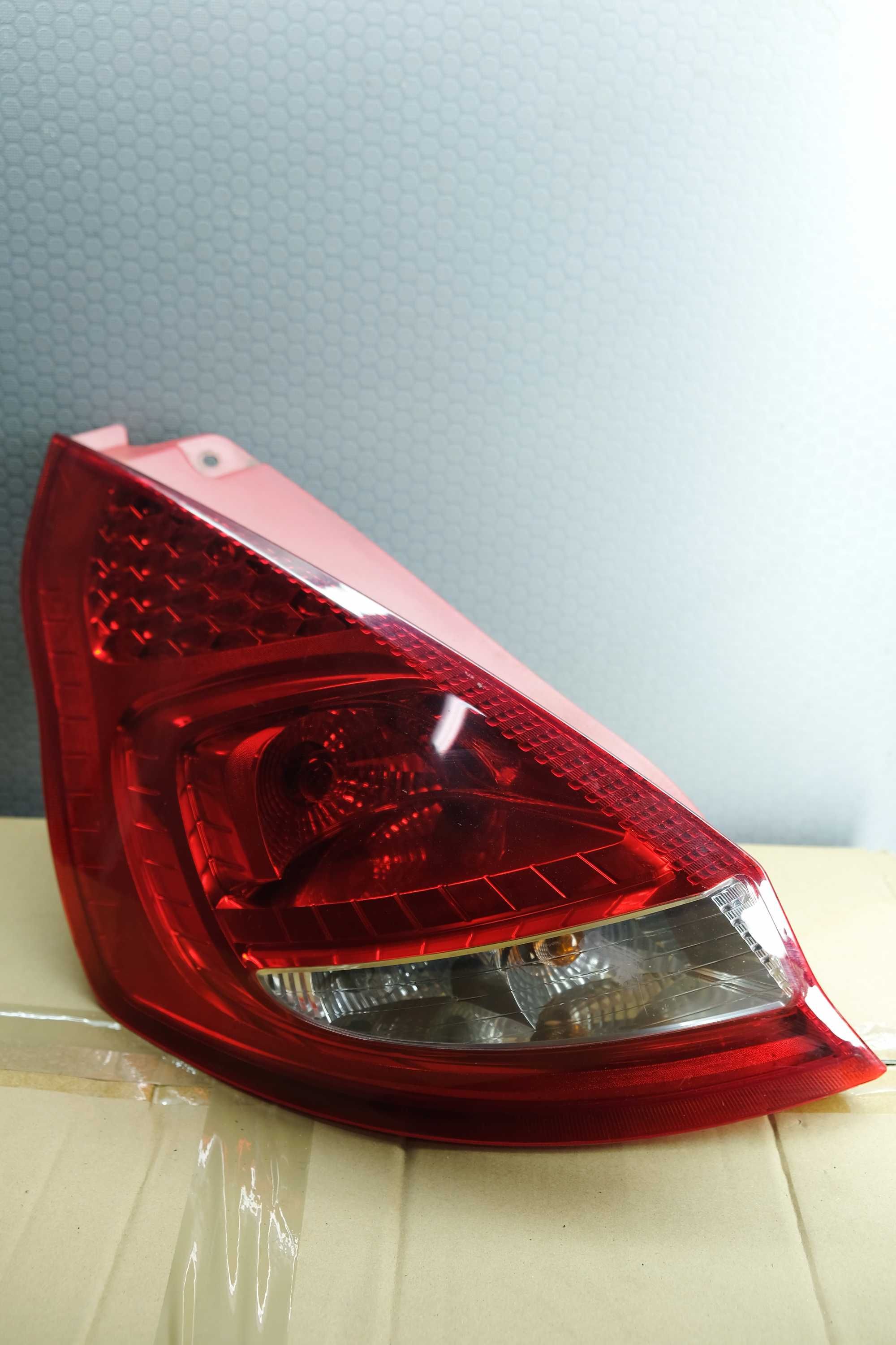 Lampa lewy tył Ford Fiesta mk7