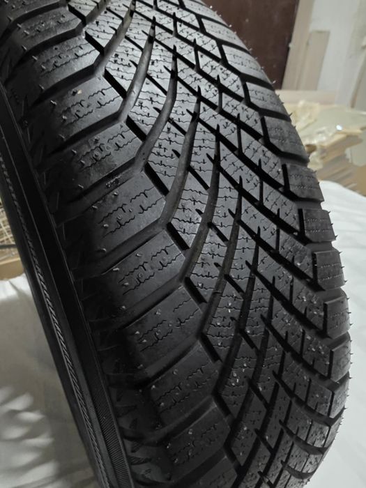 Komplet opon zimowych z felgami yokohama 215/70 R16