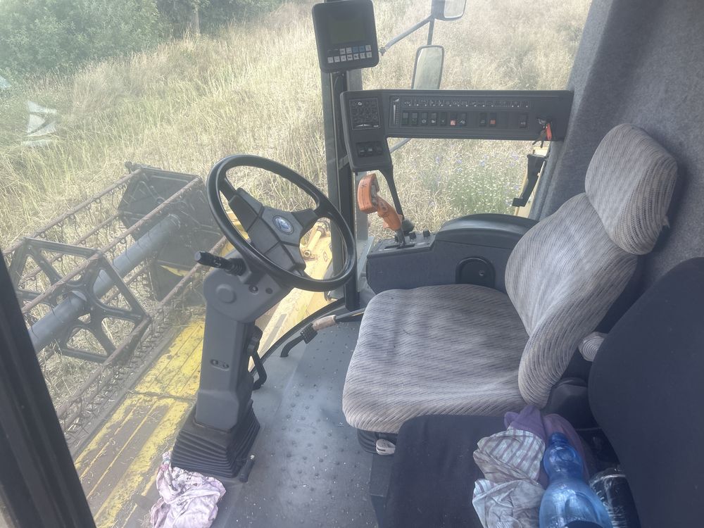 Kombajn zbozowy new hollad TX64  claas