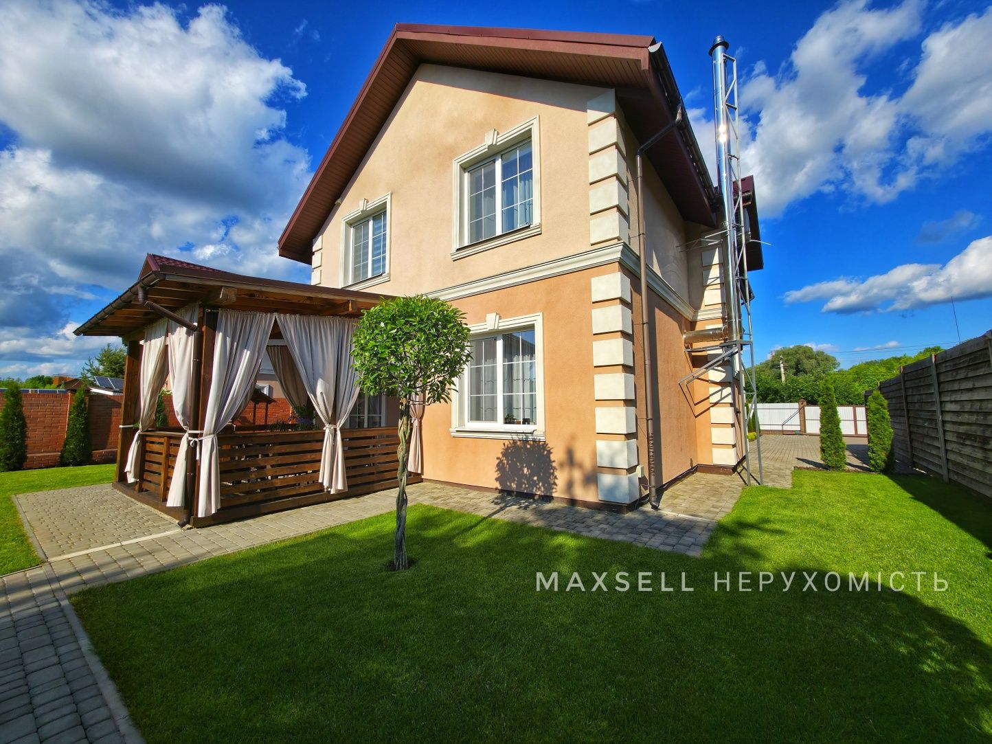 Продам ексклюзивний будинок з дизайнерським ремонтом