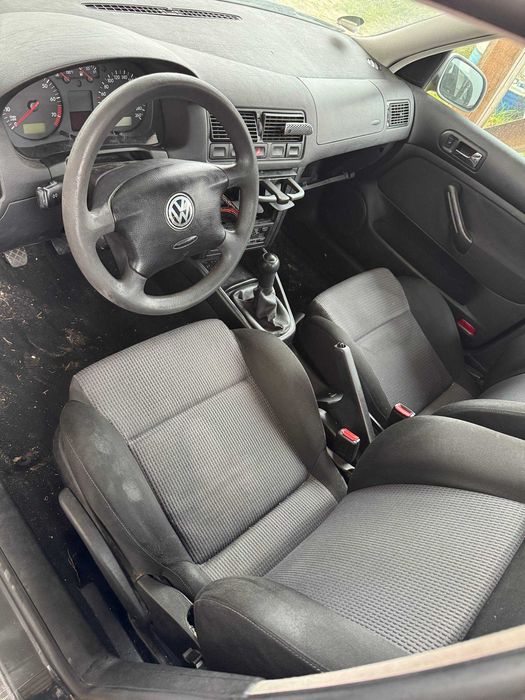 Салон, двери, сидіння та інші комплектуючі салону Golf 4