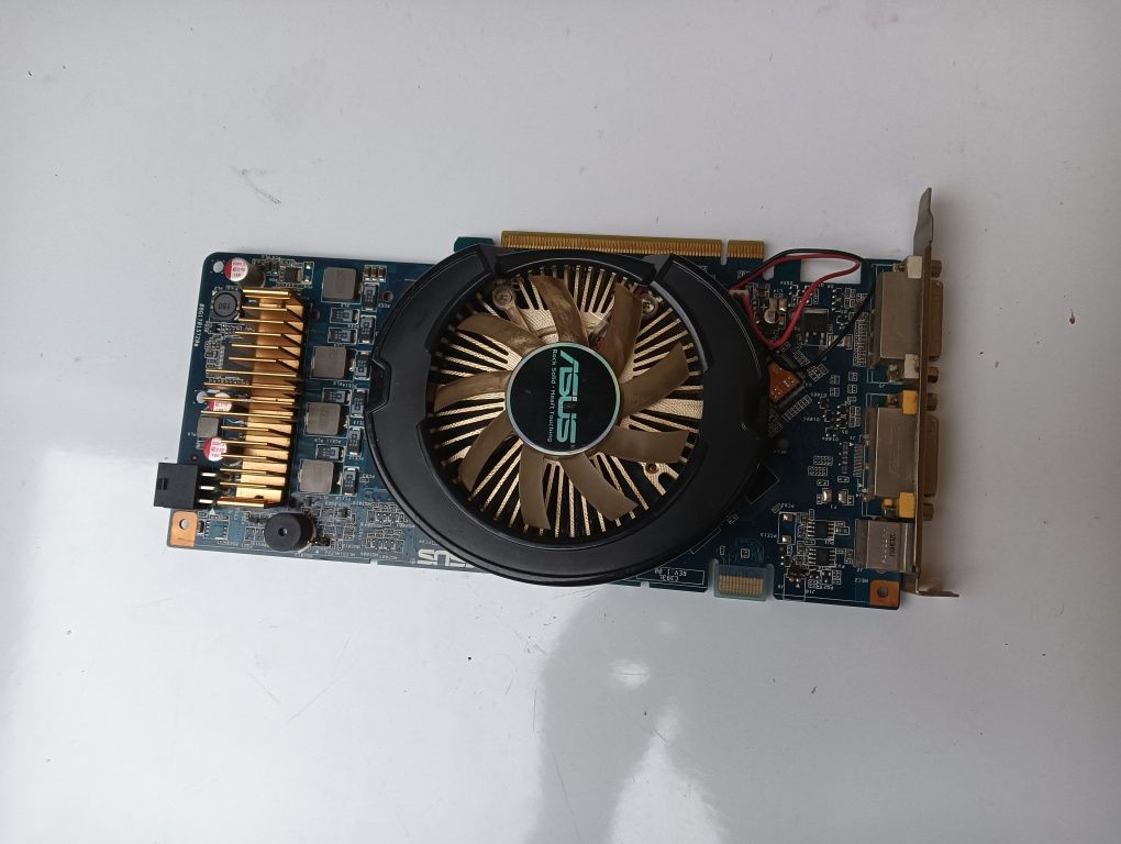 Nvidia 9600 GT Asus