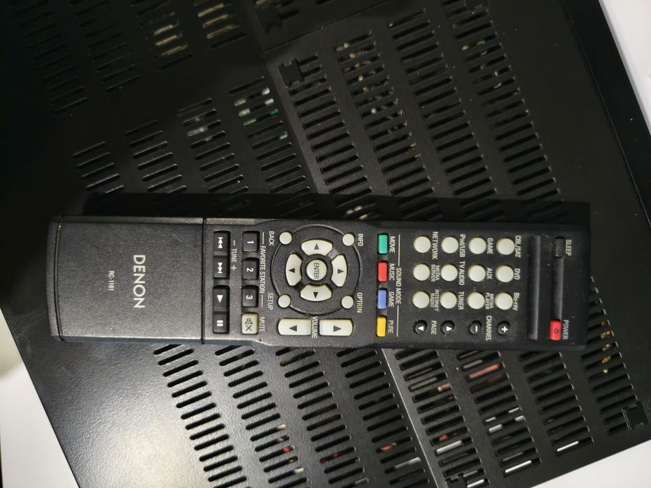 Amplituner kina domowego 5.1 Denon AVR-X1000.