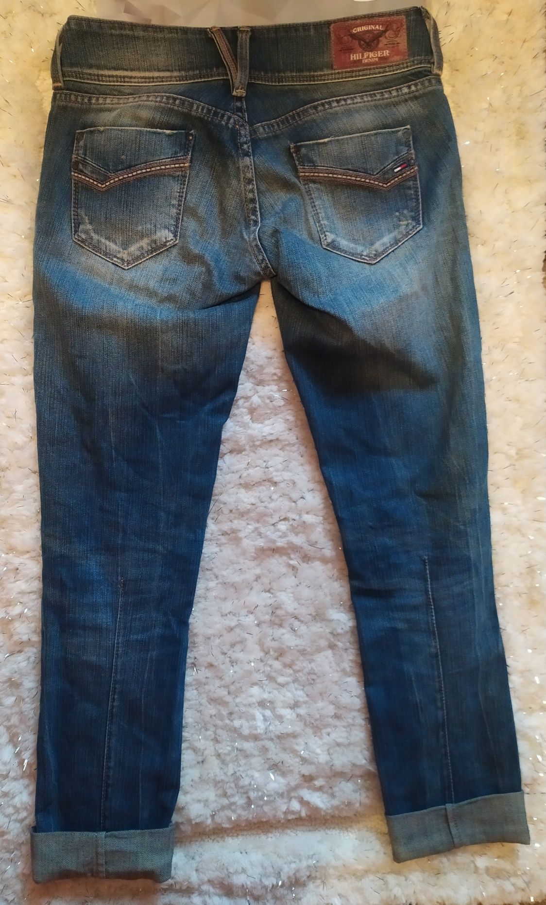 Mom jeans Tommy Hilfiger spodnie XS/S jeansowe rurki podwijane Tommy