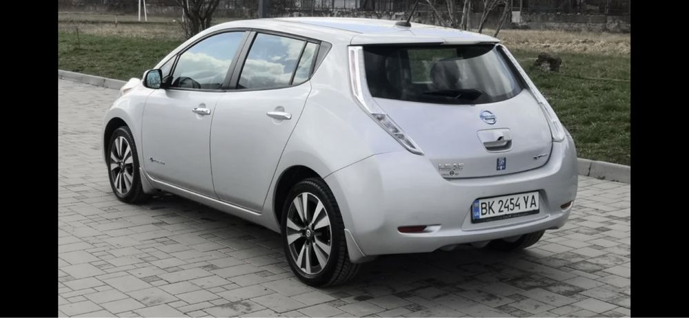 Терміново! Nissan Leaf 24kw 12.2015 вартий уваги