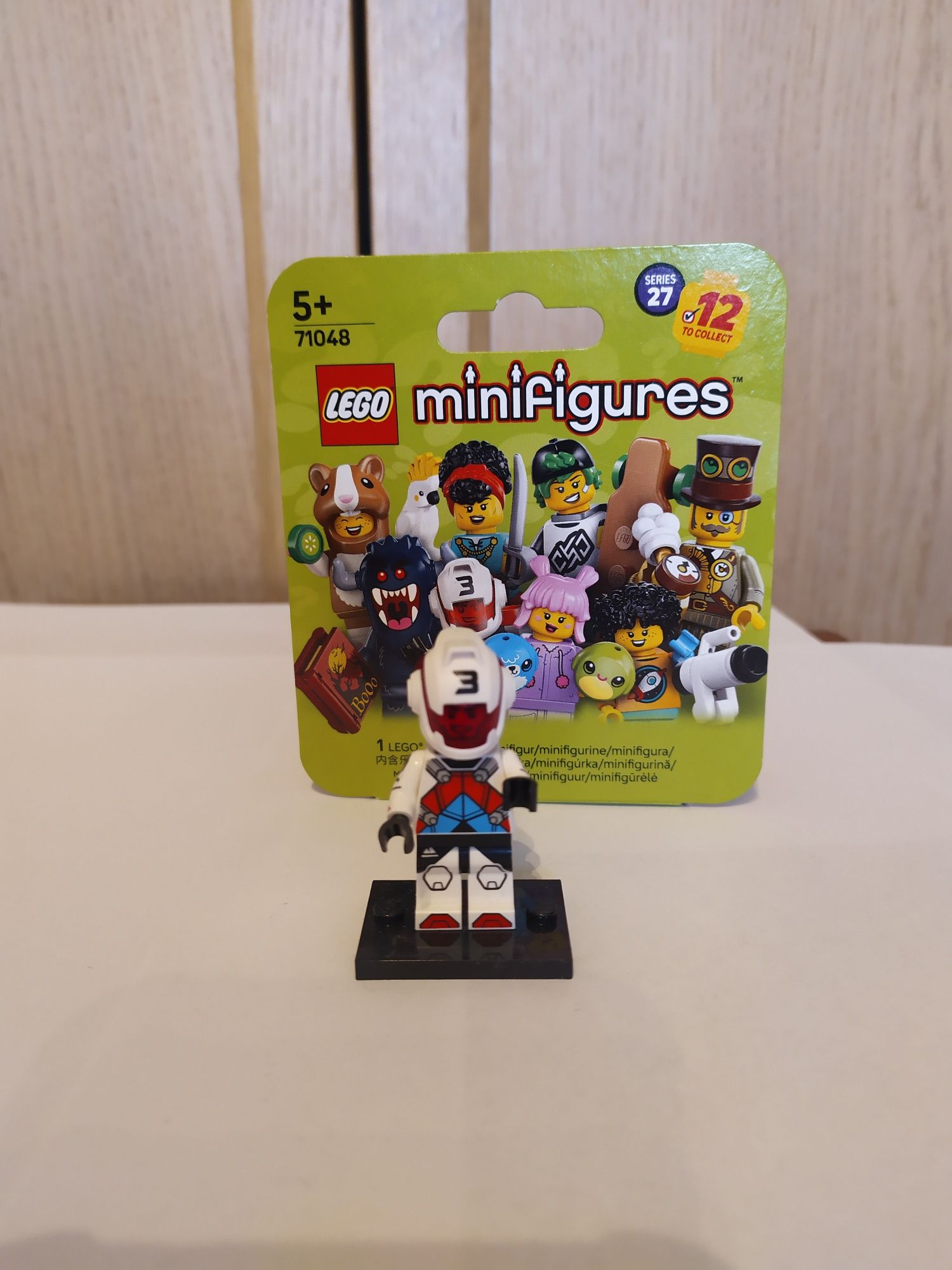 LEGO minifigures 71048