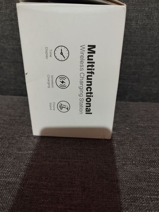 Stacja ładująca 3w1, Apple Watch i iPhone z zegarem