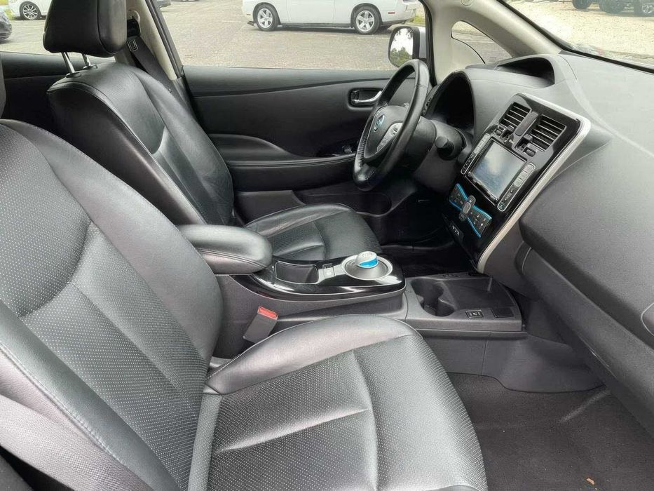 Nissan LEAF SL      2015