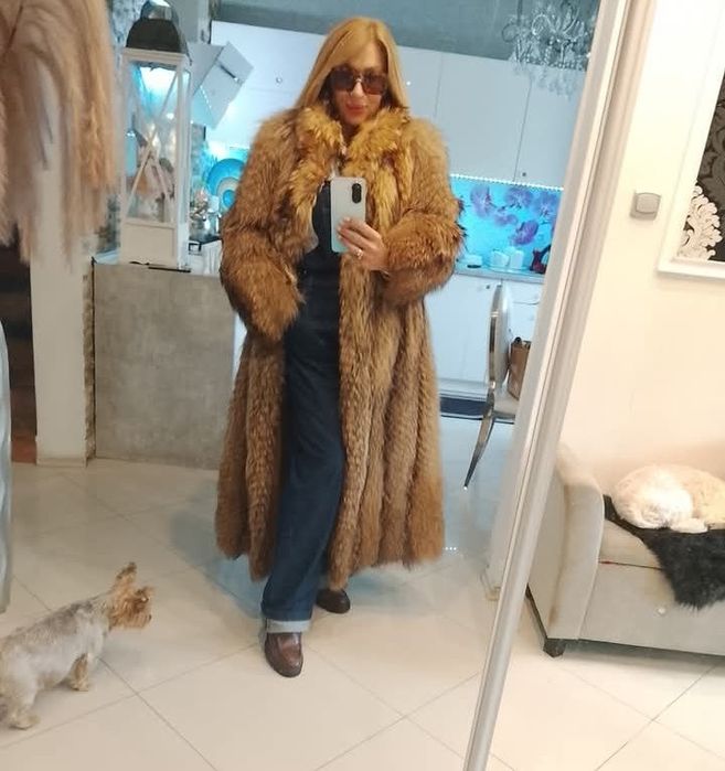 Piękne futro naturalne z jenotow lisa norek