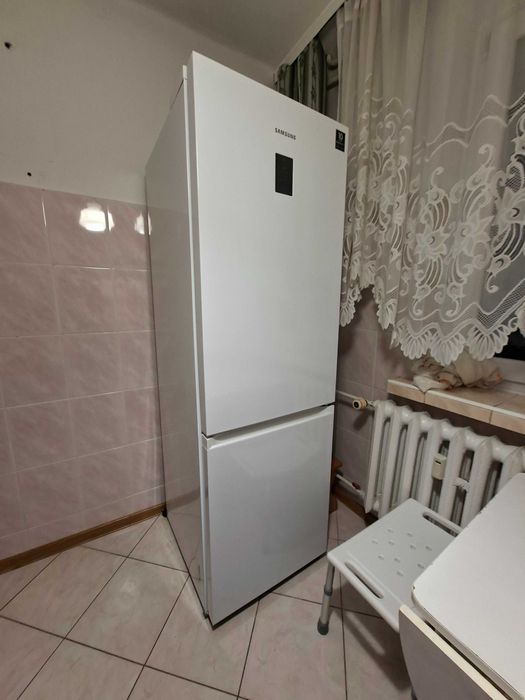 Lodowka samsung biala jak nowa