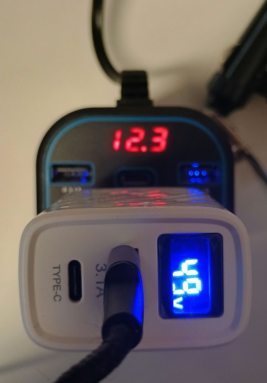 Przetwornica samochodowa falownik 12V / 24V 110V - 220V 200W ładowarka