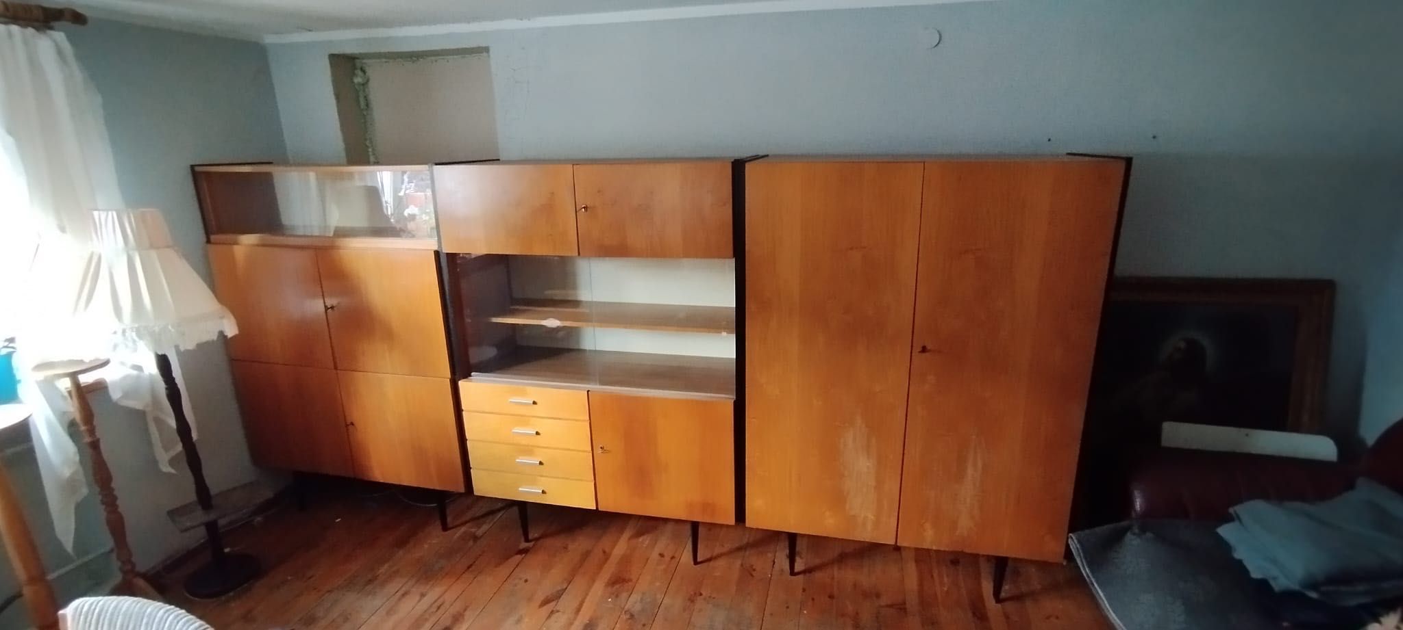 Bardzo stara meblościanka z witryną