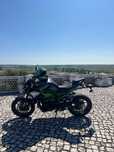 Kawasaki Z900 ano 2025  Como Nova