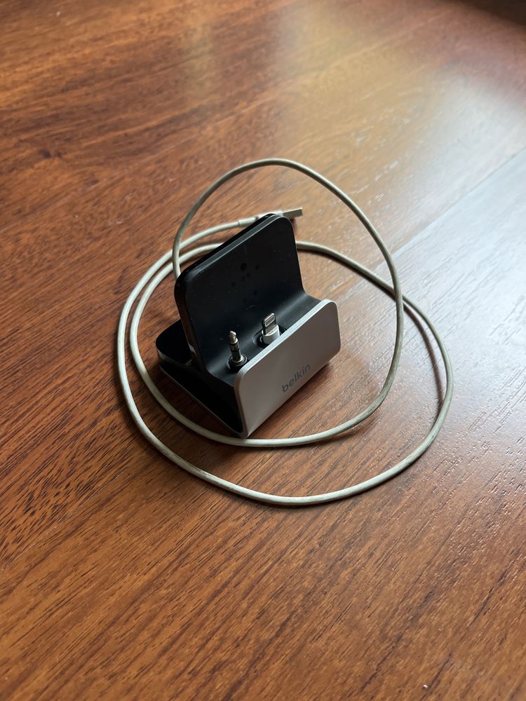 Stacja dokująca z jack do iPhone 5,6,8,9,10,11,12,13 ładowarka Belkin