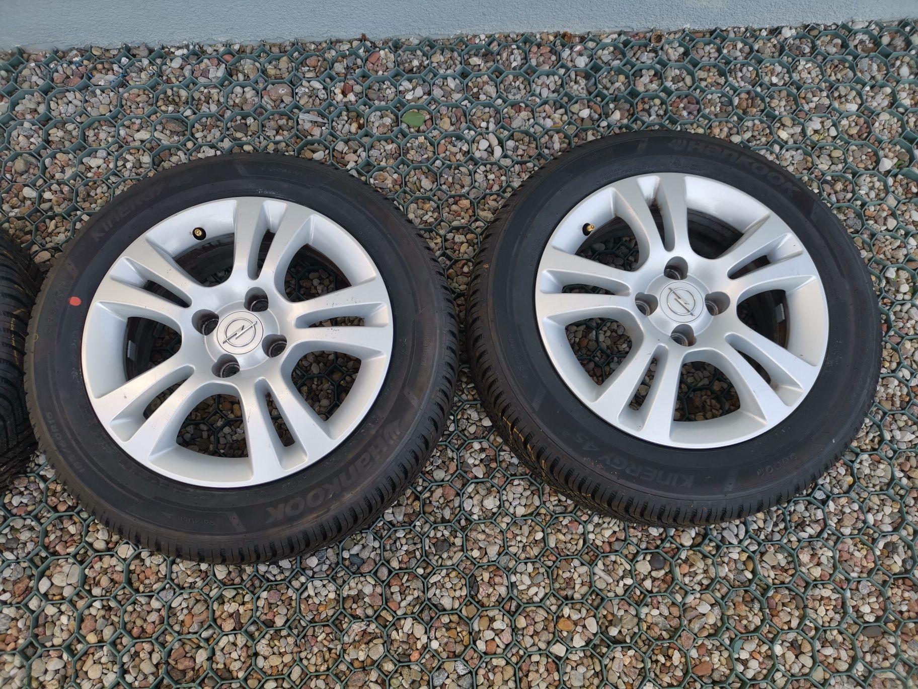 Koła alufelgi całoroczne -4x100 -Opel 185/60/15- Hankook