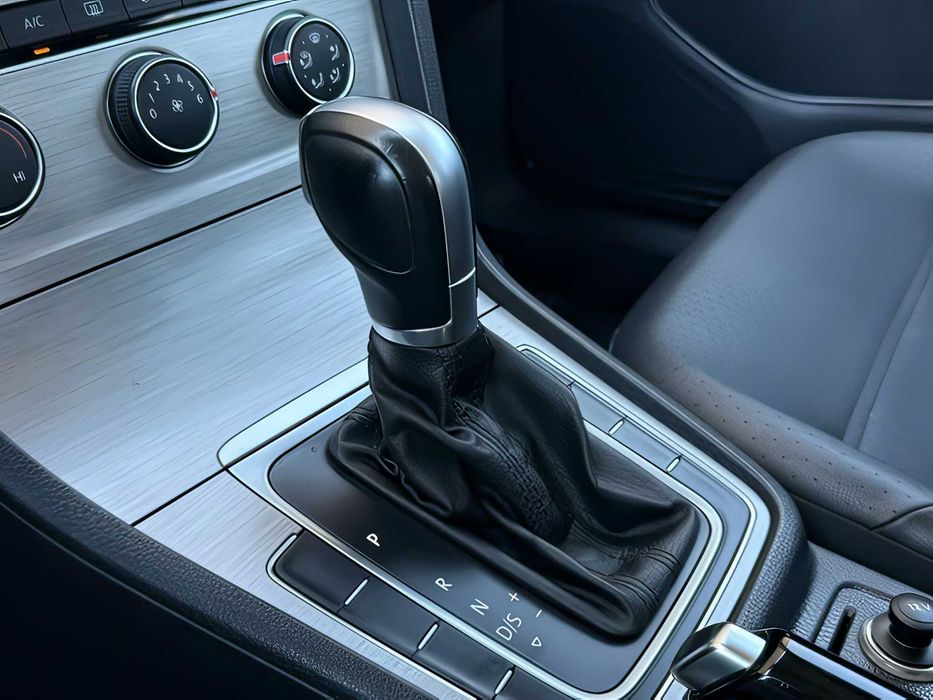 Volkswagen Golf      2015
