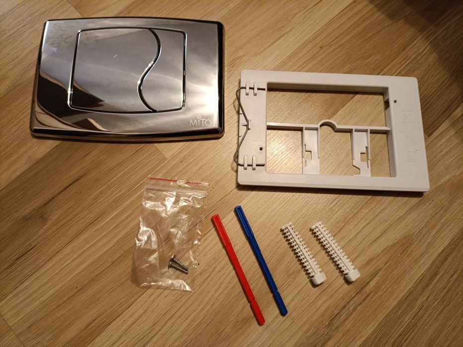 Panel przycisk spłuczki KK-Pol srebrny M03 uszkodzony komplet płytka