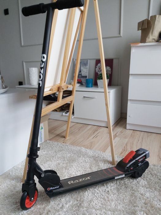 Hulajnoga elektryczna Razor Turbo A czarno czerwona