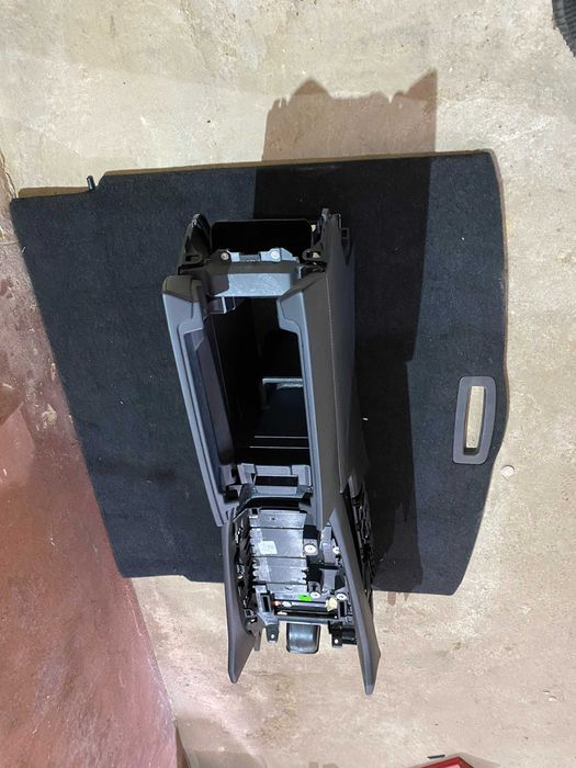 Центральна консоль підлокітник Nissan Rogue t33 2020-2024