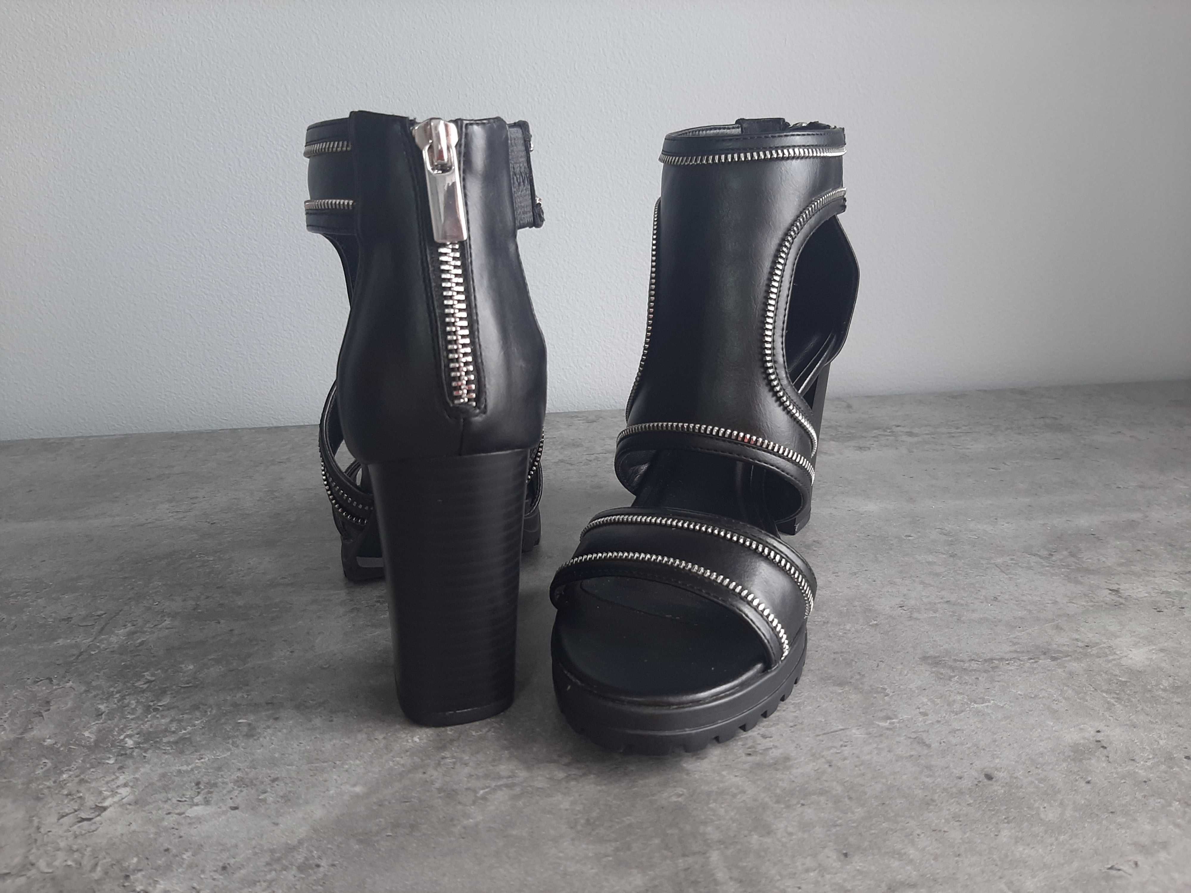 Buty na wysokim obcasie czarne nowe.