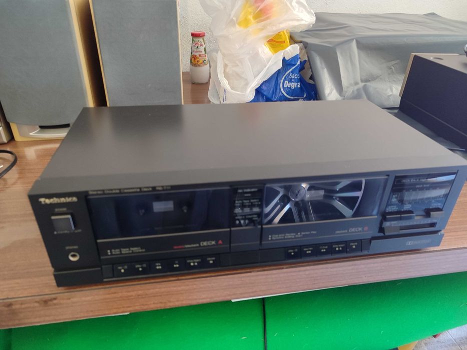 3 Elementos de som usados (2 leitor de cassetes e 1 leitor cd)