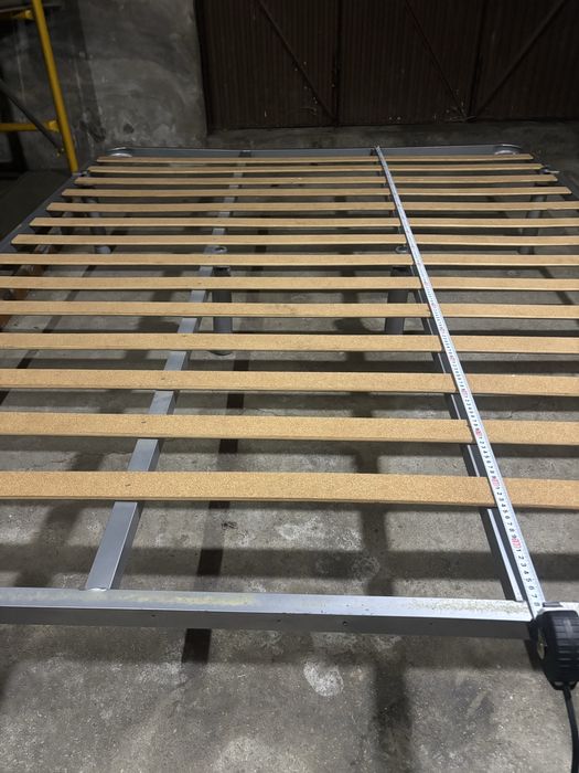 Base sommier de cama de casal metálica com ripas de madeira 1,60x2m
