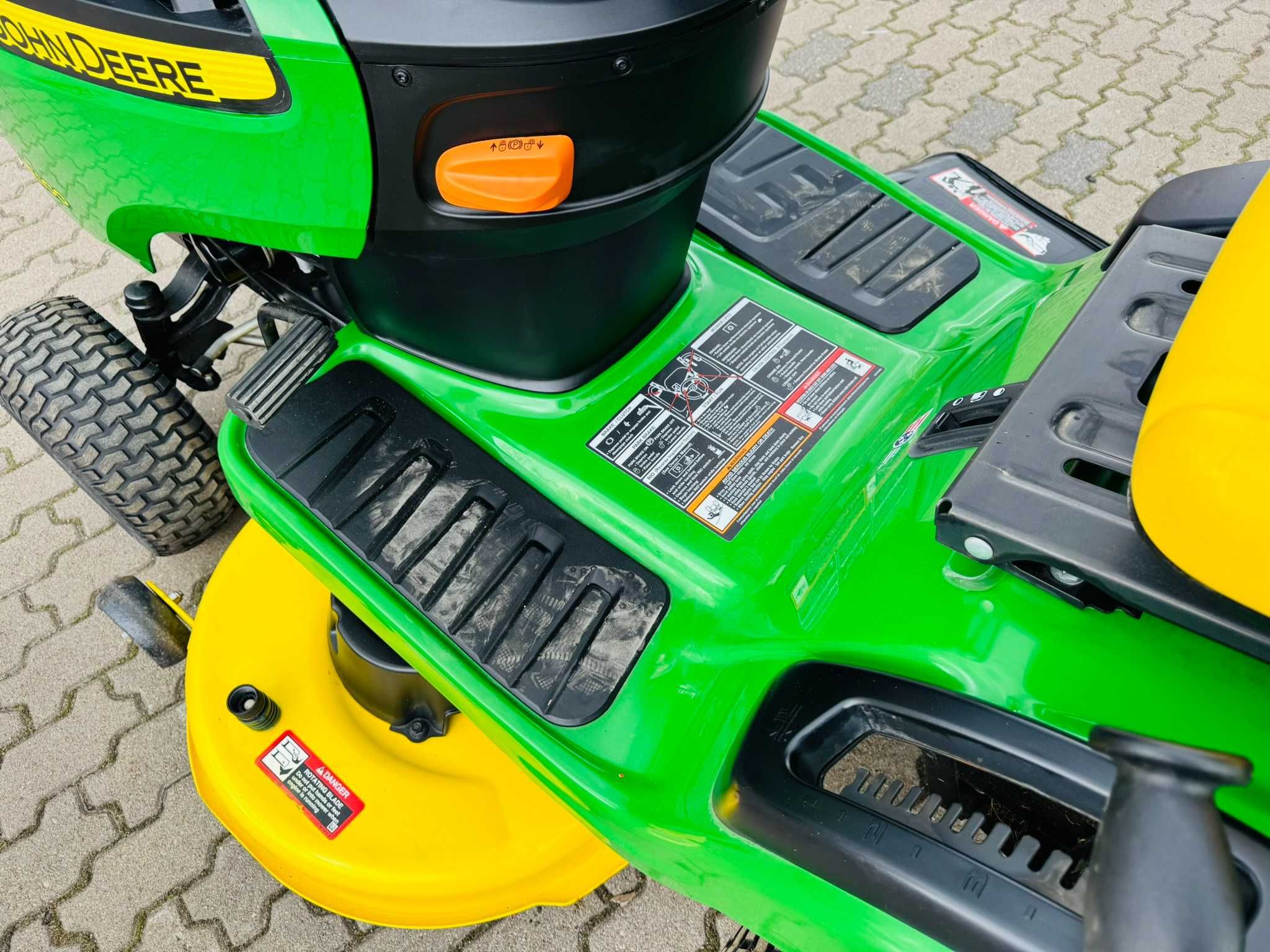 Traktorek kosiarka John Deere E100 Briggs&Stratton USA! 54 moto godz.