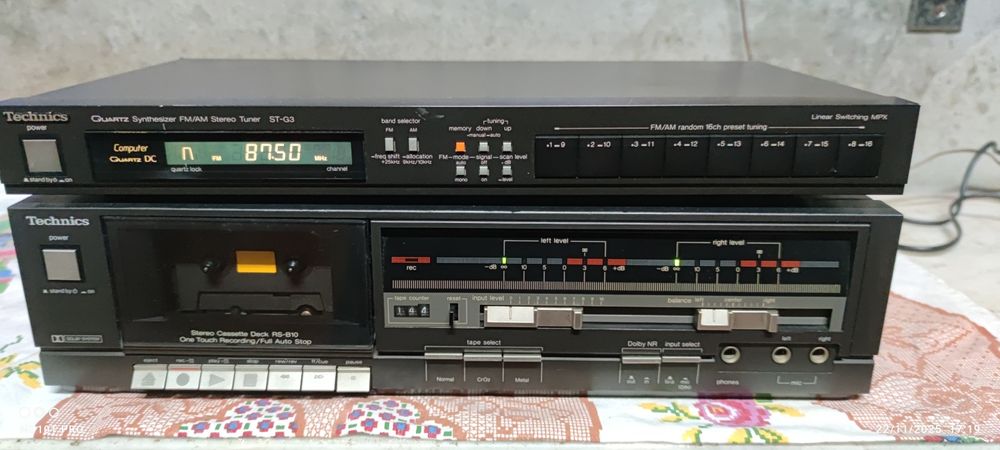 Dek cassetes e radio digital vintage a funcionar bem.
