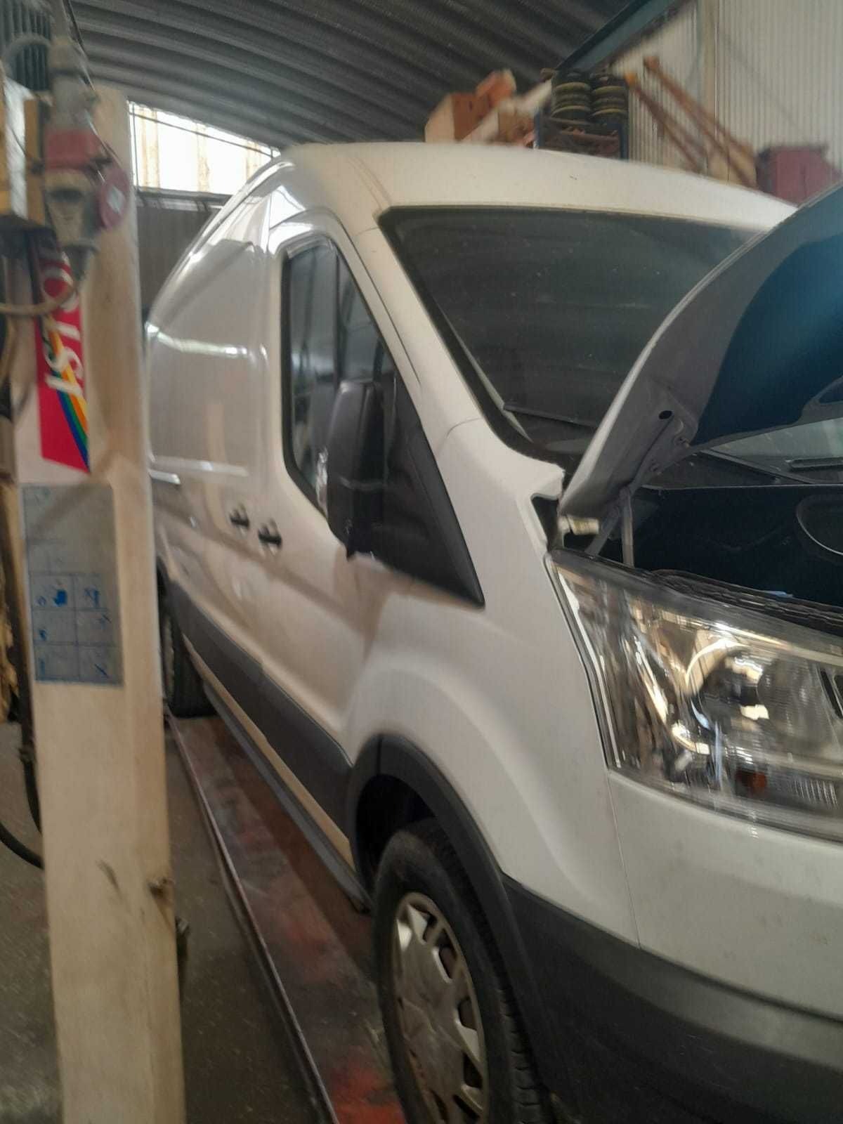 Carrinha comercial Ford Transit 2.0 eco blue.