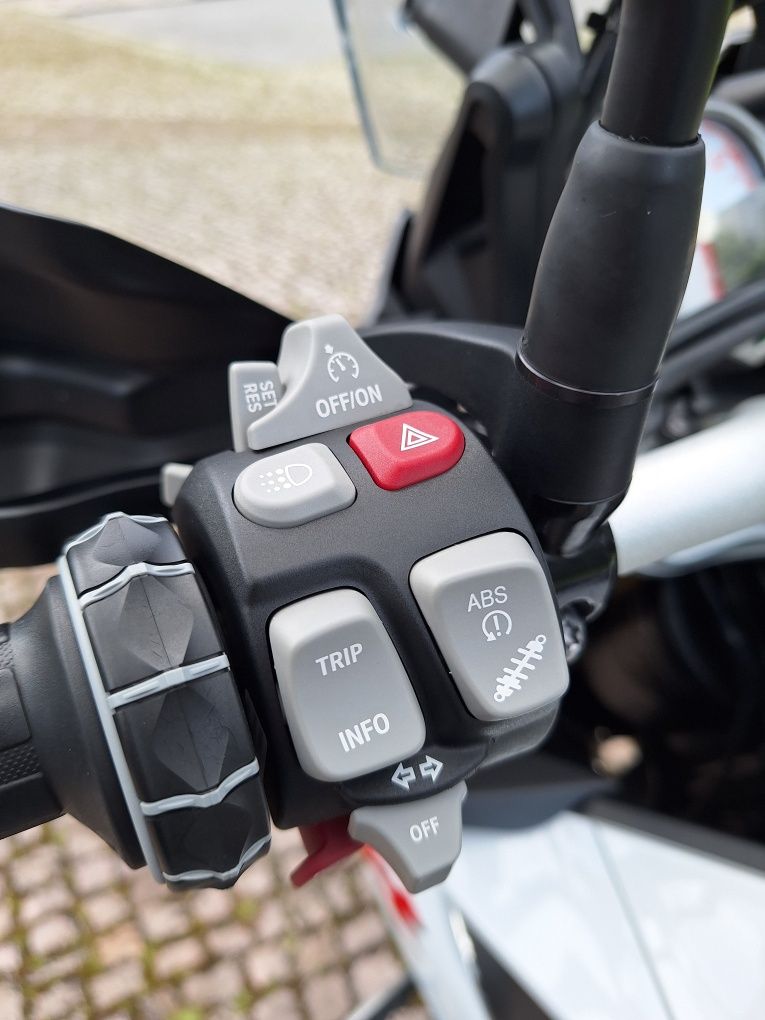BMW S 1000 XR com poucos kms NACIONAL