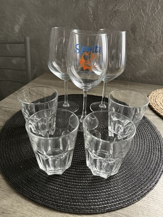 Набір бокалів та стаканів