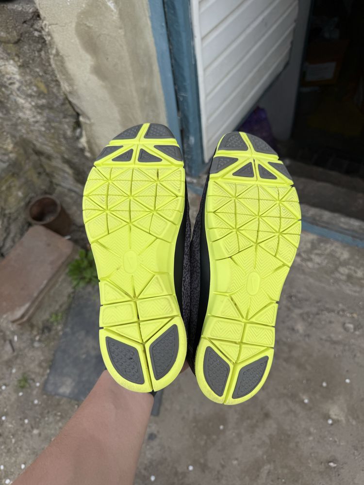 Кросівки Nike Free TR FIT4 (42,5)