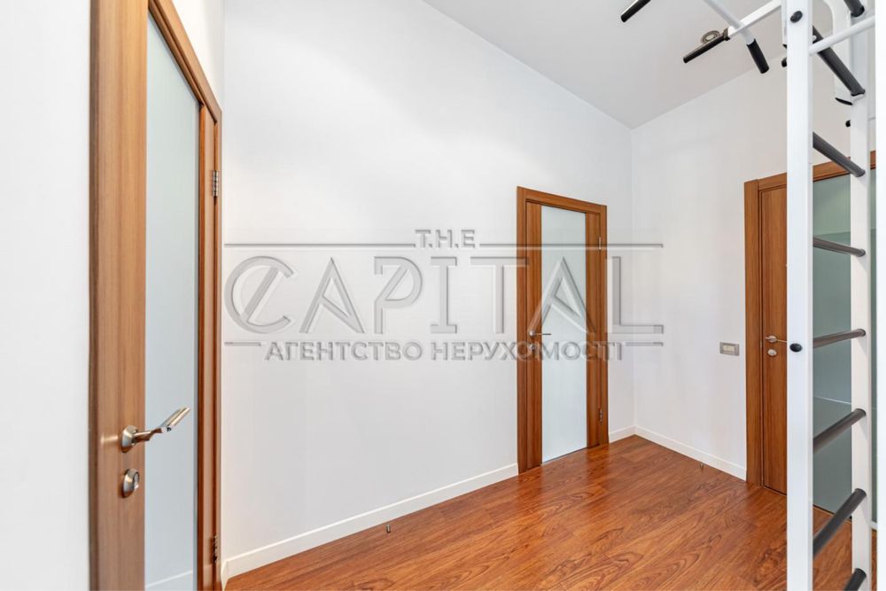 Київ, Святошинський район, вул. Патріарха Володимира Романюка 300м2