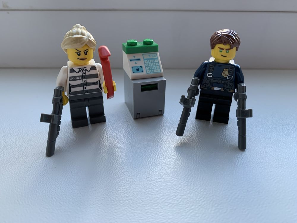 LEGO полицейский и преступник