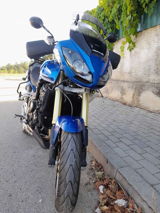 Triumph Tiger 1050i precisa de uns toques