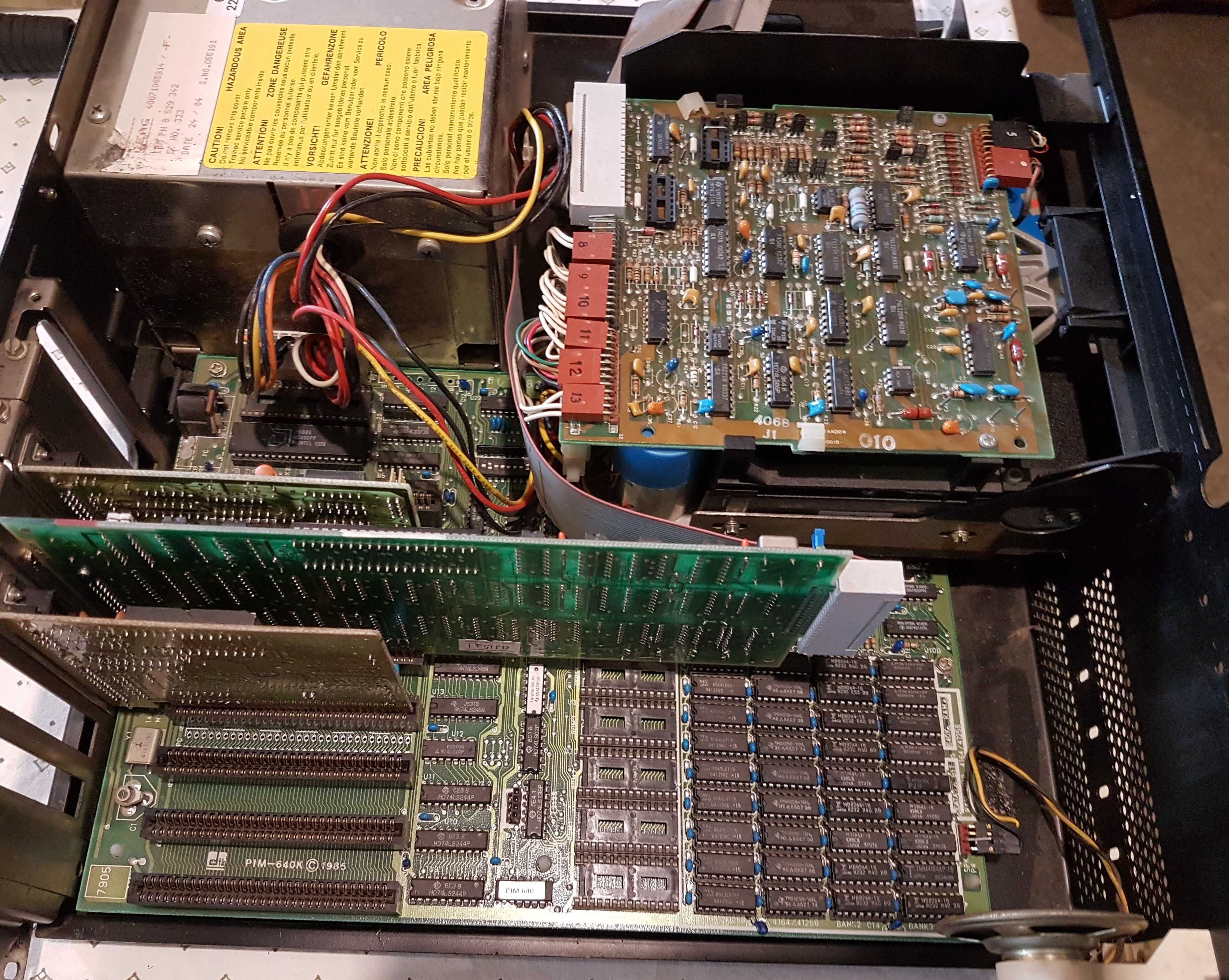Stary zabytkowy komputer IBM XT 5160