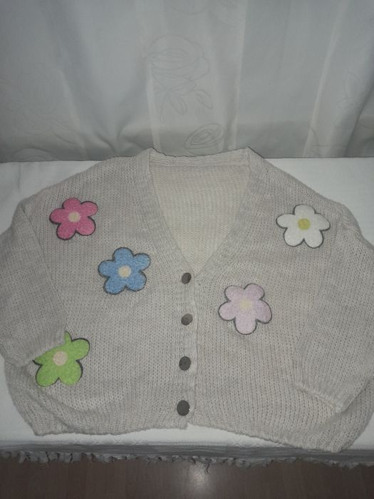 Sweter rozpinany oversize.