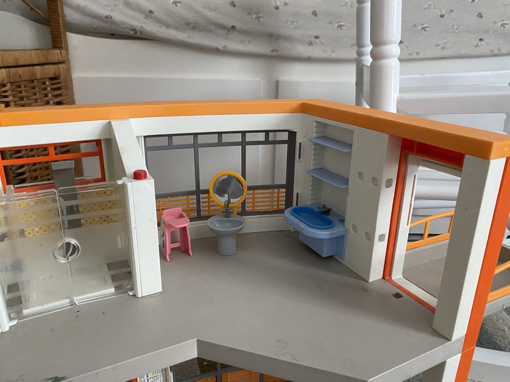 Duzy szpital playmobil